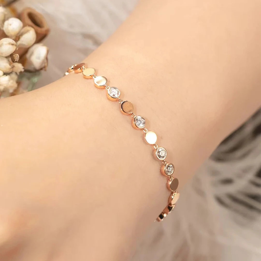 A bracelet resembling a combination of stars, made of S925 sterling silver material, gorgeous and romantic, with a story