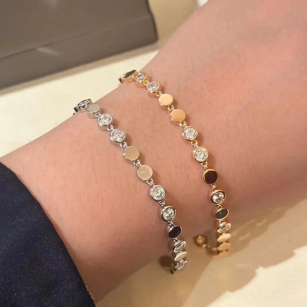 A bracelet resembling a combination of stars, made of S925 sterling silver material, gorgeous and romantic, with a story